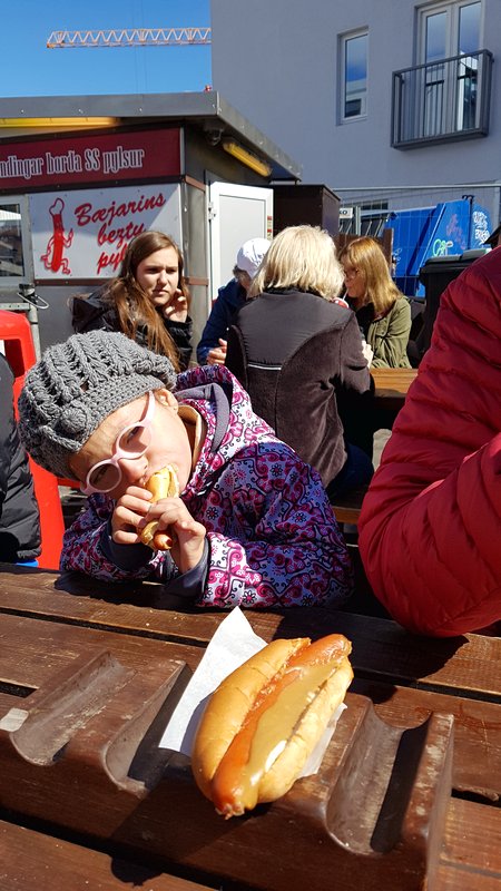 Viagem Reykjavik Islandia - Comendo um Hot Dog do Bæjarins Beztu Pylsur