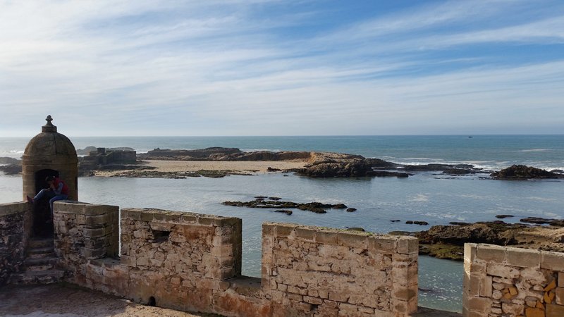 Viagem Marrakech Essaouira Marrocos - Antigo forte português Borj El Barmil, suas torres e muralhas, com vista para a Medina, Mercado de Peixe e Porto