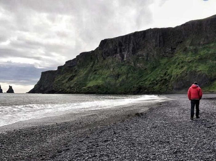 As praias de areia preta da Islândia, incluindo Reynisfjara e Vík