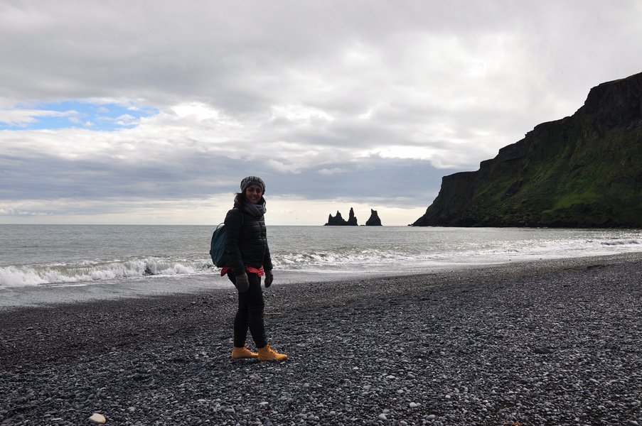 Praia negra da Islândia - Praia de Víkurfjara na cidade de Vík í Mýrdal