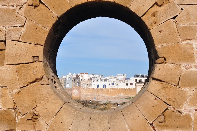 Viagem Marrakech Essaouira Marrocos - Antigo forte português Borj El Barmil, suas torres e muralhas, com vista para a Medina, Mercado de Peixe e Porto