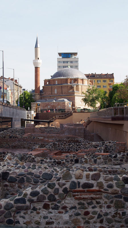 roteiro viagem sofia bulgaria - Igreja Ortodoxa e as Ruínas da Antiga de Serdika