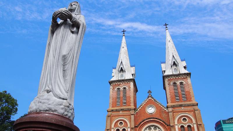 Cidade de Ho Chi Minh em Vietnã - Notre Dame Cathedral de Saigon, a Catedral de HCMC