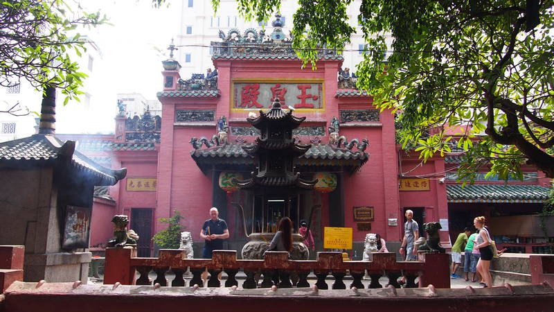 Cidade de Ho Chi Minh em Vietnã - Jade Emperor Pagoda, um templo taoísta em honra ao deus Ngoc Hoang