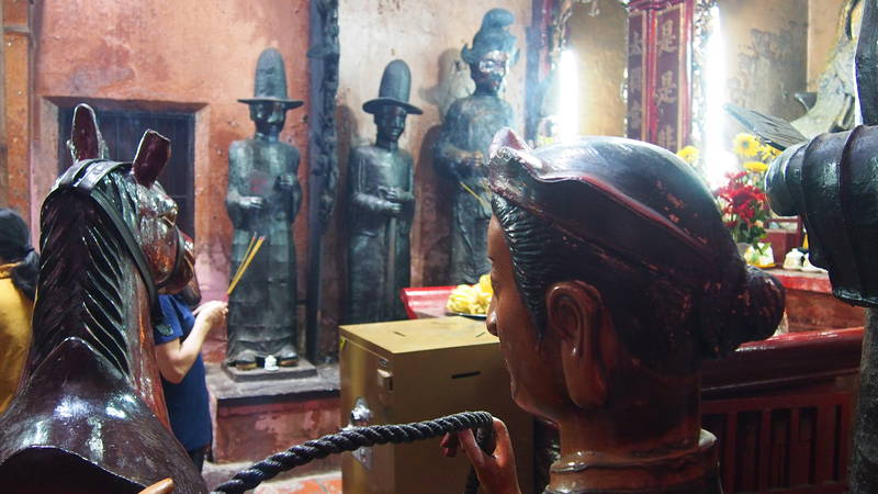 Cidade de Ho Chi Minh em Vietnã - Jade Emperor Pagoda, um templo taoísta em honra ao deus Ngoc Hoang