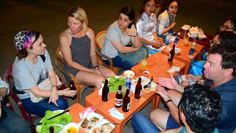 Passeio Ho Chi Minh Vietnam - Parada para comer no Tour Saigon by Night