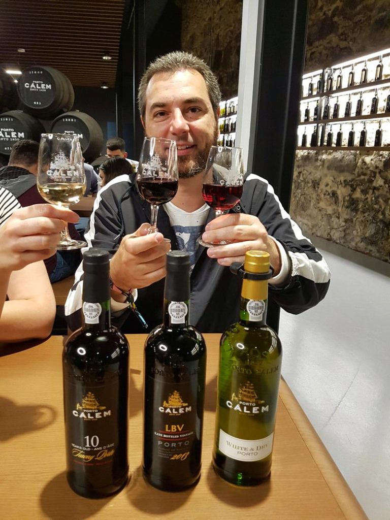 Visita Cave Vinho do Porto Calem Portugal - Degustação do Vinho do Porto na Cave Cálem