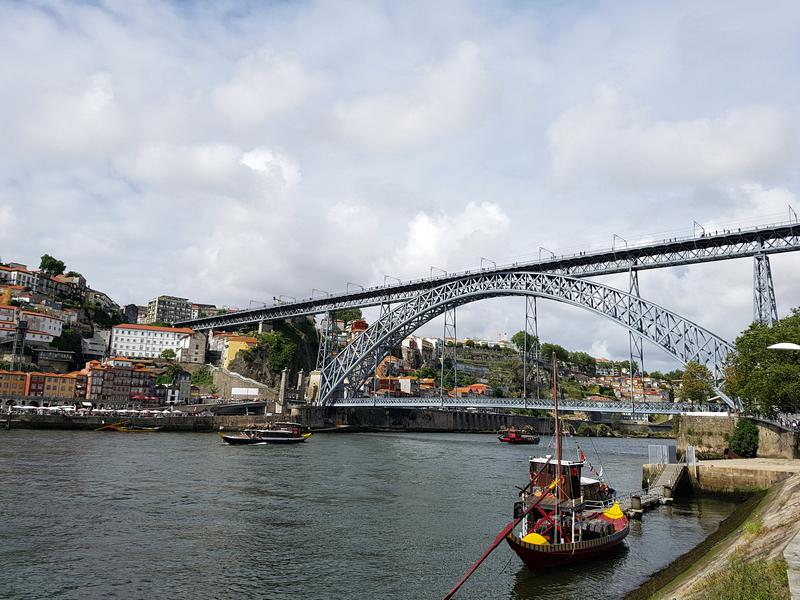 Visita Cave Vinho do Porto Calem Portugal - Rio Douro e Ponte D Luis em Porto, Portugal