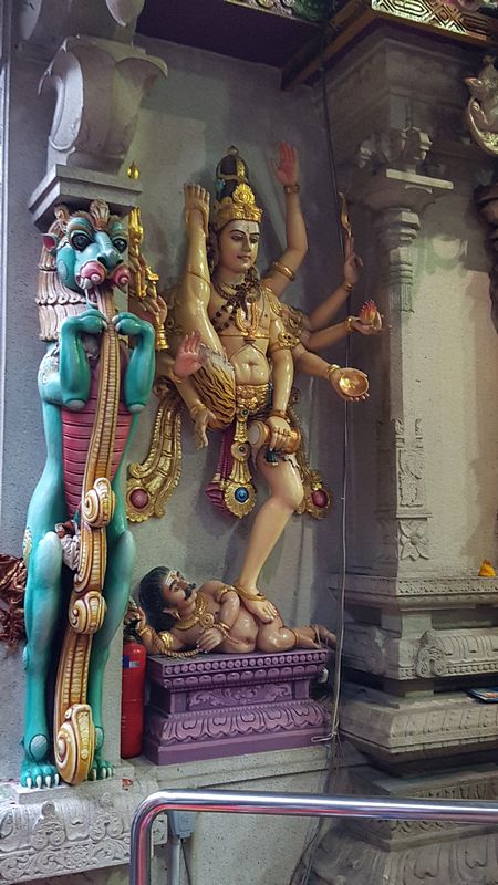 Templo hinduísta Sri Veeramakaliamman no bairro Little India em Singapura