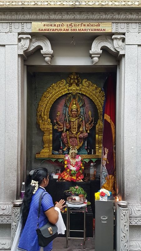 Templo hinduísta Sri Veeramakaliamman no bairro Little India em Singapura