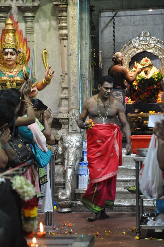 Templo hinduísta Sri Veeramakaliamman no bairro Little India em Singapura