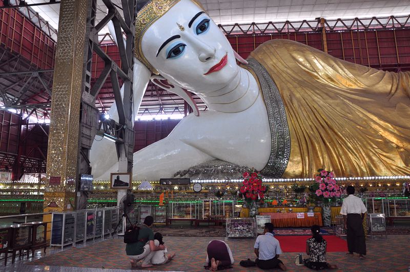 Myanmar Yangon - Chaukhtatgyi Buddha