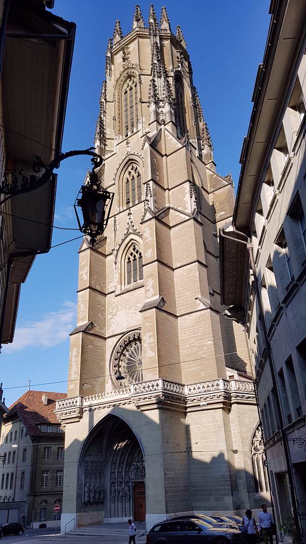 Cathédrale Saint-Nicolas de Fribourg na Suíça