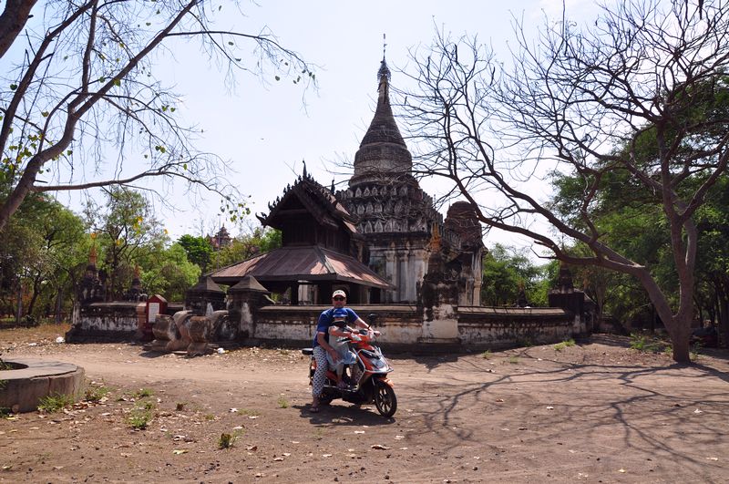 Yangon Myanmar - Motoca pelas pagodas