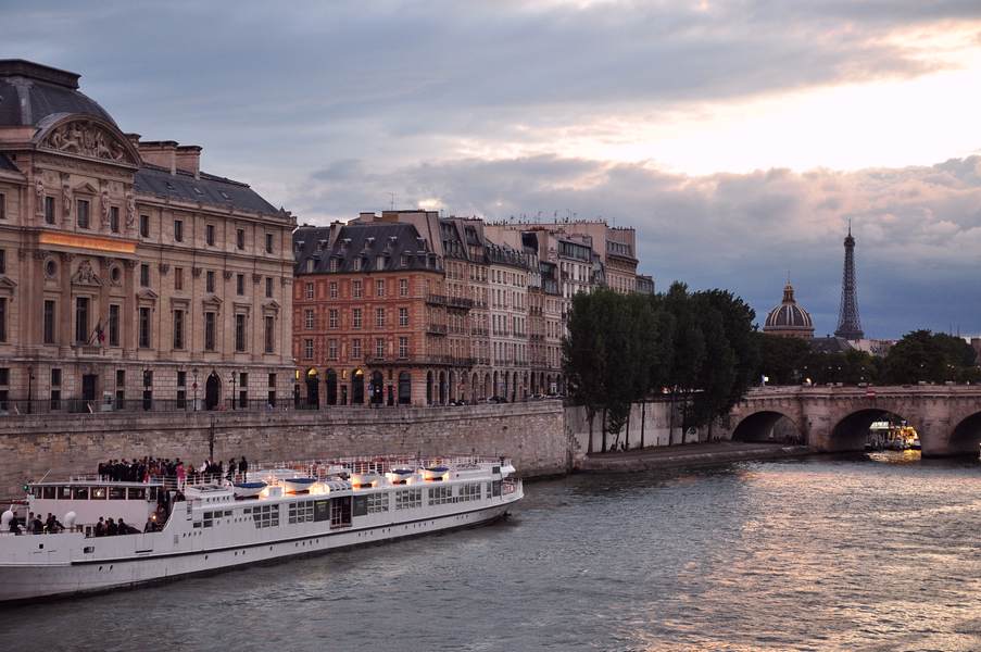 Passeios e Atrações Turísticas para fazer em Paris França - Cruzeiro no Rio Sena