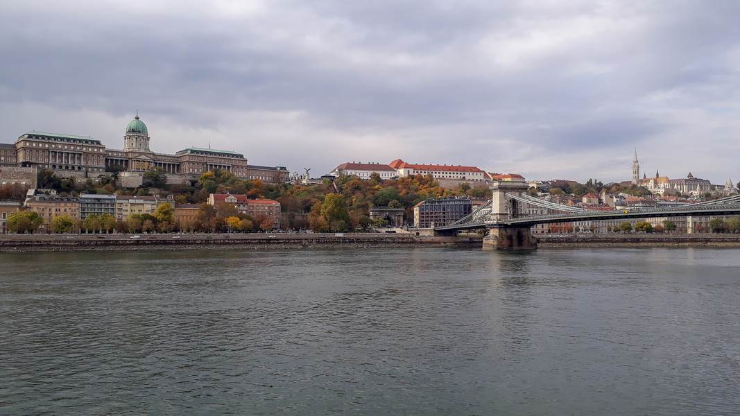 Roteiro de viagem rápida em Budapeste, Hungria - Castelo de Buda com a Ponte das Correntes