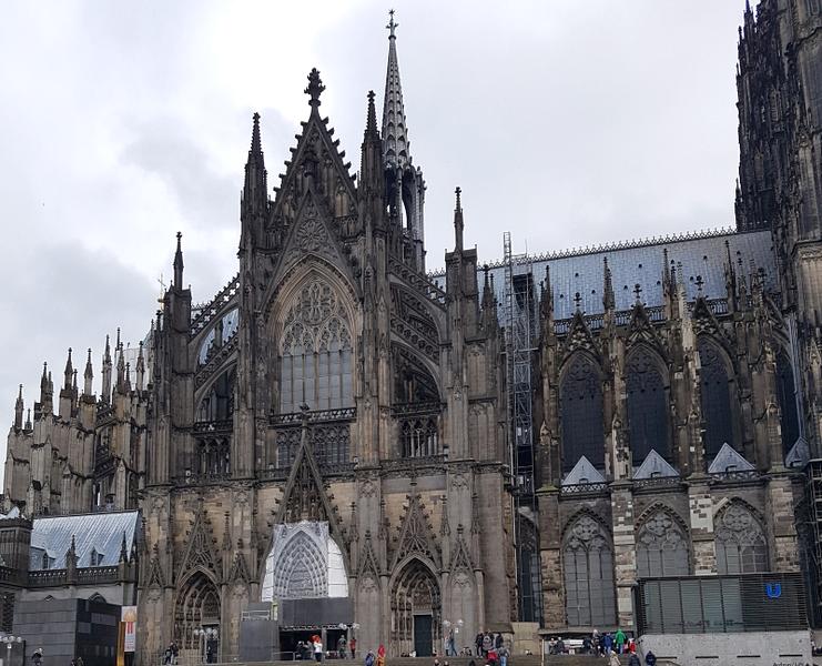 A melhor região e os melhores hotéis para se hospedar em Colônia na Alemanha - Catedral gótica no centro histórico