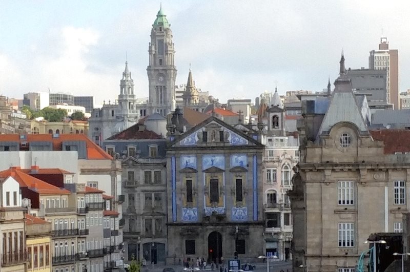 5 Igrejas com fachadas de azulejos azuis na cidade de Porto em Portugal - Igreja De Santo Antonio Dos Congregados.