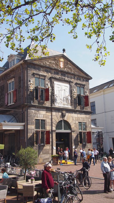 Roteiro em Gouda na Holanda – Vitrais, Queijos, Stroopwafel e Rembrandt - De Goudse Waag