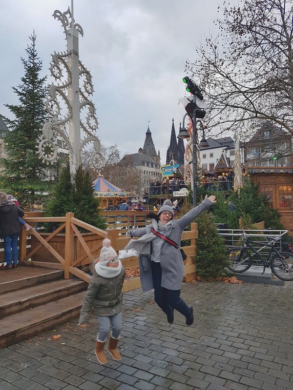 Mercado de Natal Markt der Heinzel em Colônia na Alemanha - Conto de fadas