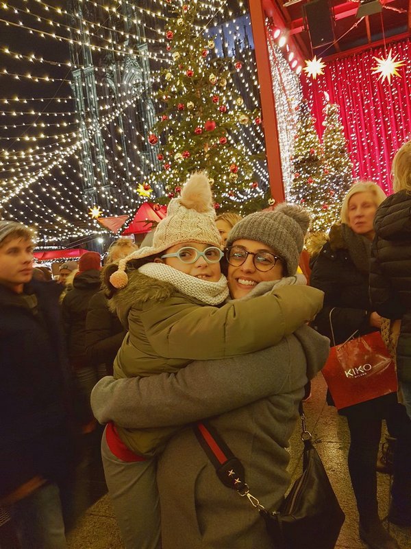 Mercado de Natal Weihnachtsmarkt am Kölner Dom em Colônia na Alemanha