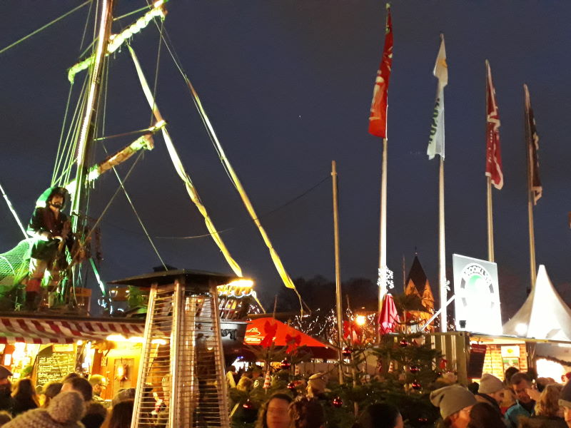 Mercado de Natal Hafen-Weihnachtsmarkt em Colônia na Alemanha - Fica ao lado do Schokoladenmuseum da Lindt