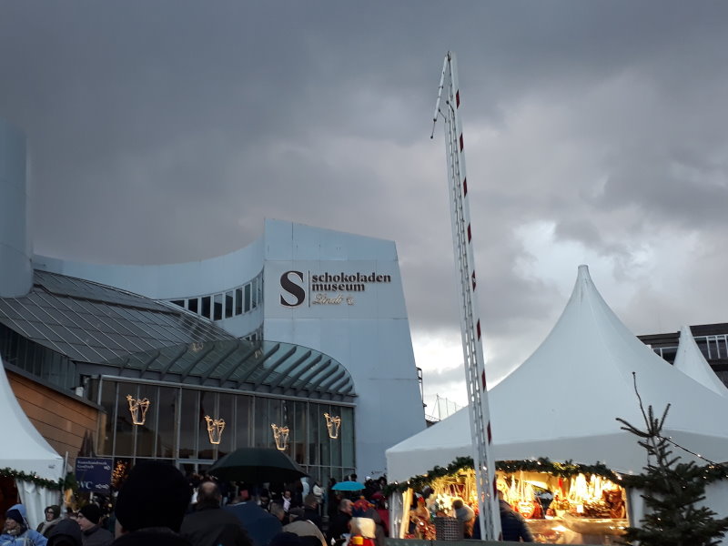 Mercado de Natal Hafen-Weihnachtsmarkt em Colônia na Alemanha - Fica ao lado do Schokoladenmuseum da Lindt