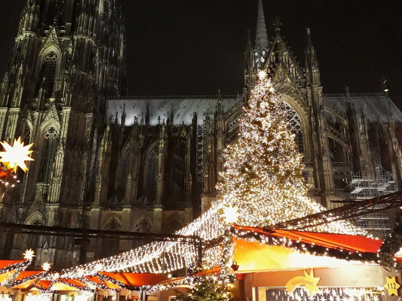 Weihnachtsmarkt am Kölner Dom em Colônia na Alemanha