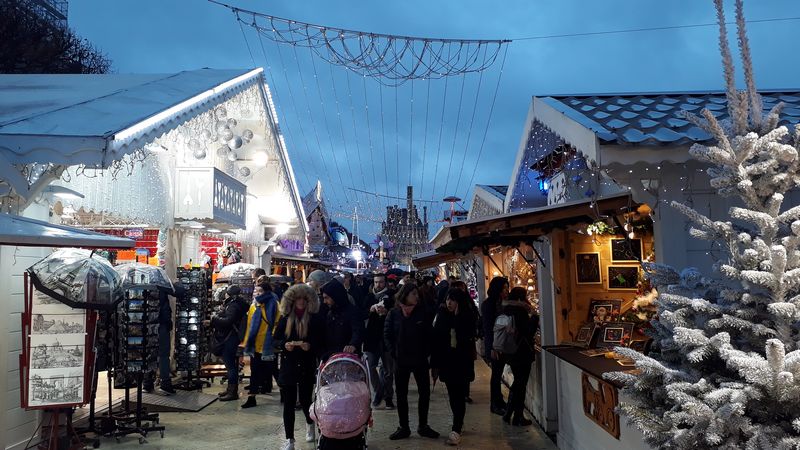 Luzes de Natal em Paris na França