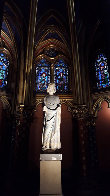 Vitrines da Igreja Sainte Chapelle em Paris na França