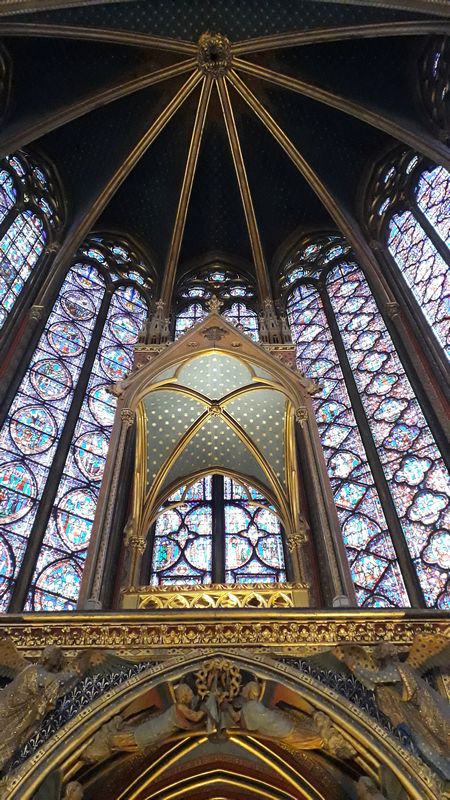 Vitrines da Igreja Sainte Chapelle em Paris na França