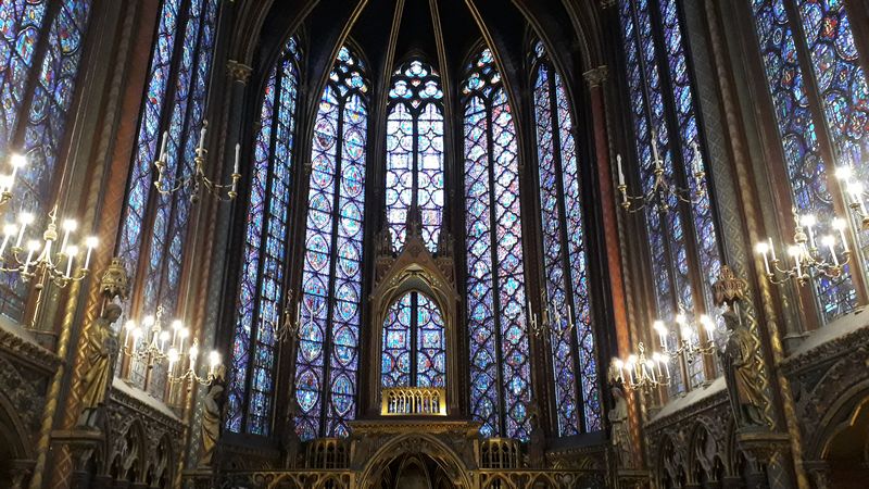 Vitrines da Igreja Sainte Chapelle em Paris na França