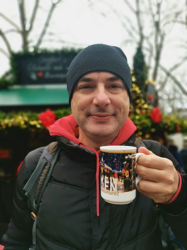 Glühwein no mercado de Natal na Alemanha