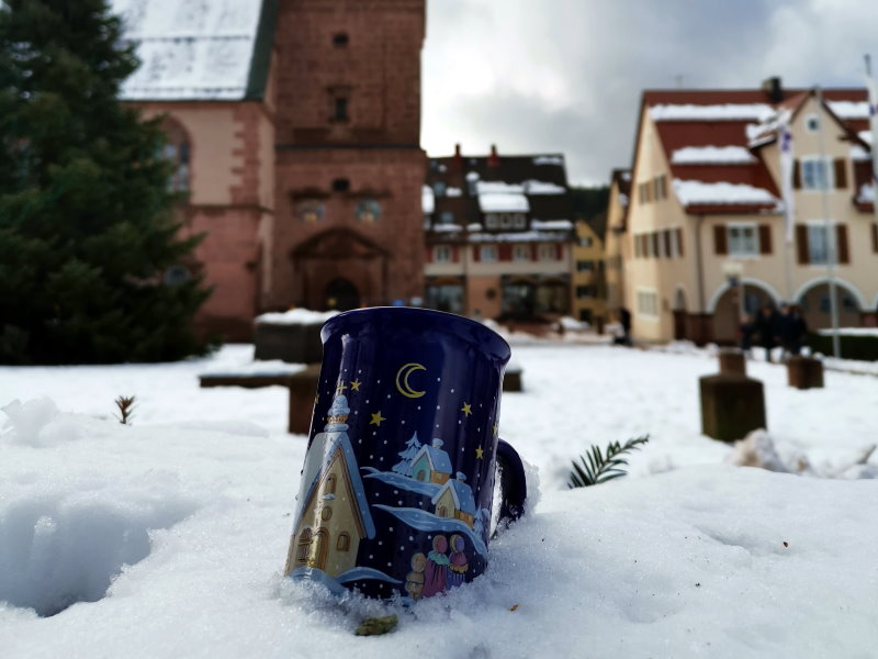 A magia da neve no mercado de Natal em Freudenstadt na Floresta Negra na Alemanha