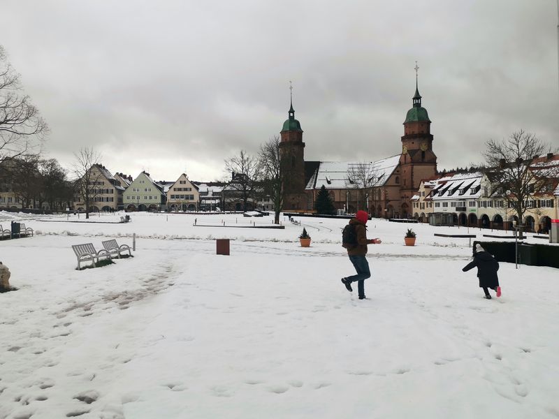 Neve na cidade de Freudenstadt na Floresta Negra na Alemanha