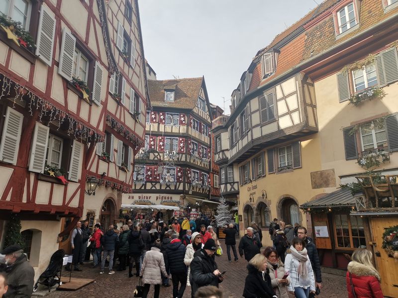 Mercado de Natal em Colmar na região da Alsácia na França