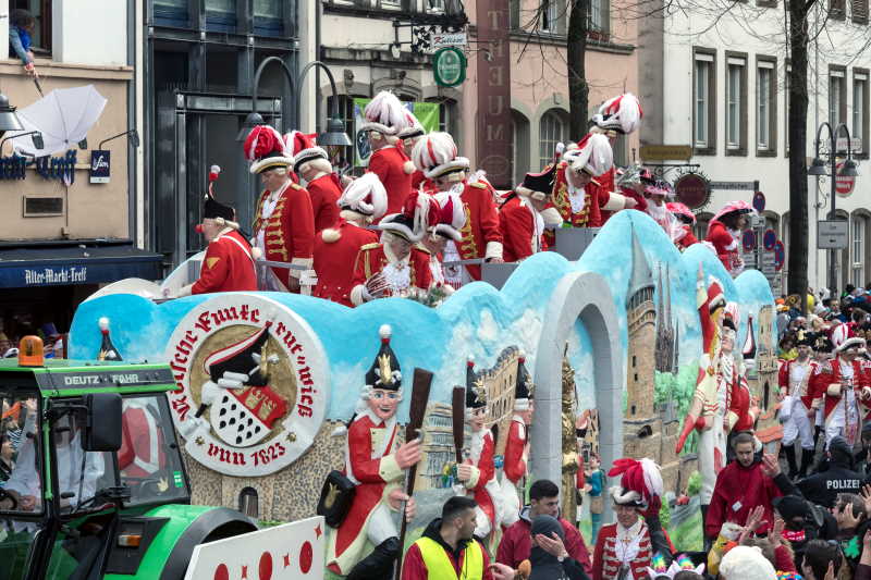 Roteiro para visitar o Carnaval na cidade de Colônia na Alemanha - Rosenmontagszug (fonte: wikipediacommons)