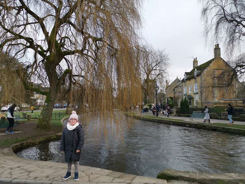 A cidade de Bourton-on-the-Water na Região de Cotswolds na Inglaterra