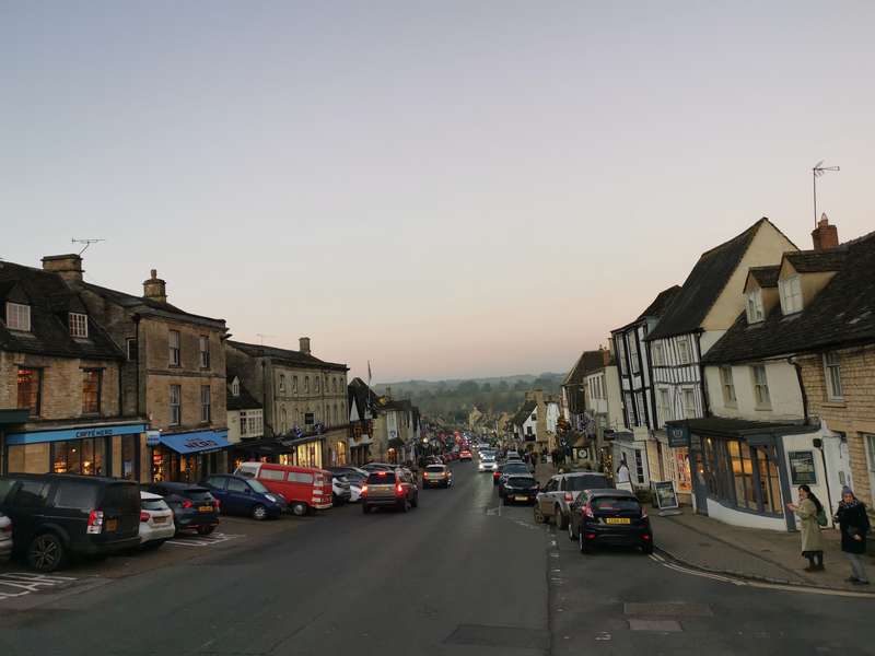 A cidade de Burford na Região de Cotswolds na Inglaterra