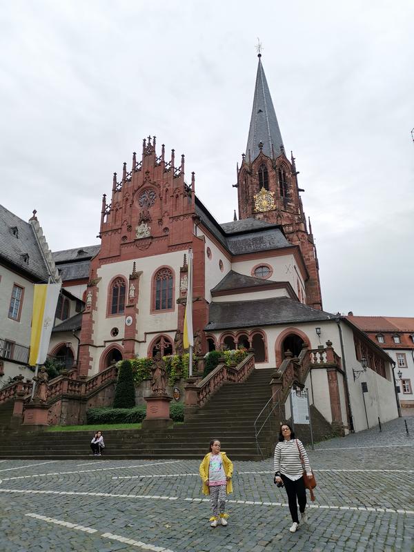 Basílica de São Pedro e Alexandre ou em alemão Stiftsbasilika St. Peter und Alexander na cidade velha de Aschaffenburg na Alemanha