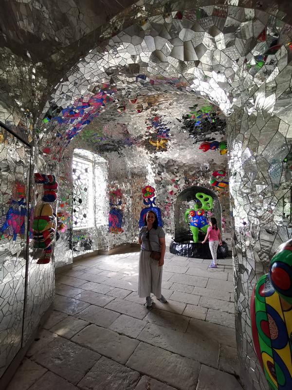 Grotto, a Gruta da artista francesa Nik de Saint Phale, nos Jardins de Herrenhausen em Hannover na Alemanha