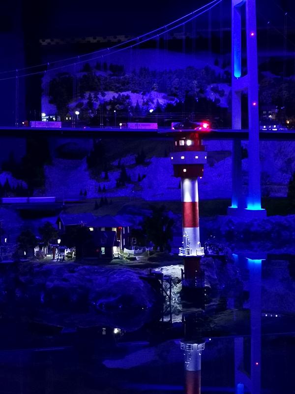 Já é noite no Miniatur-Wunderland em Hamburgo na Alemanha