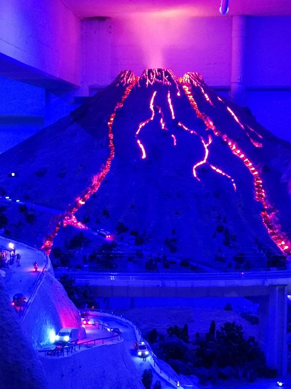 Erupçao de vulcão no Miniatur-Wunderland em Hamburgo na Alemanha