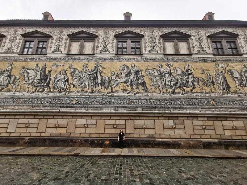 O que fazer em Dresden na Saxônia, Alemanha – Dicas de Viagem - Fürstenzug, o grande mural que mostra uma procissão montada dos governantes da Saxônia.