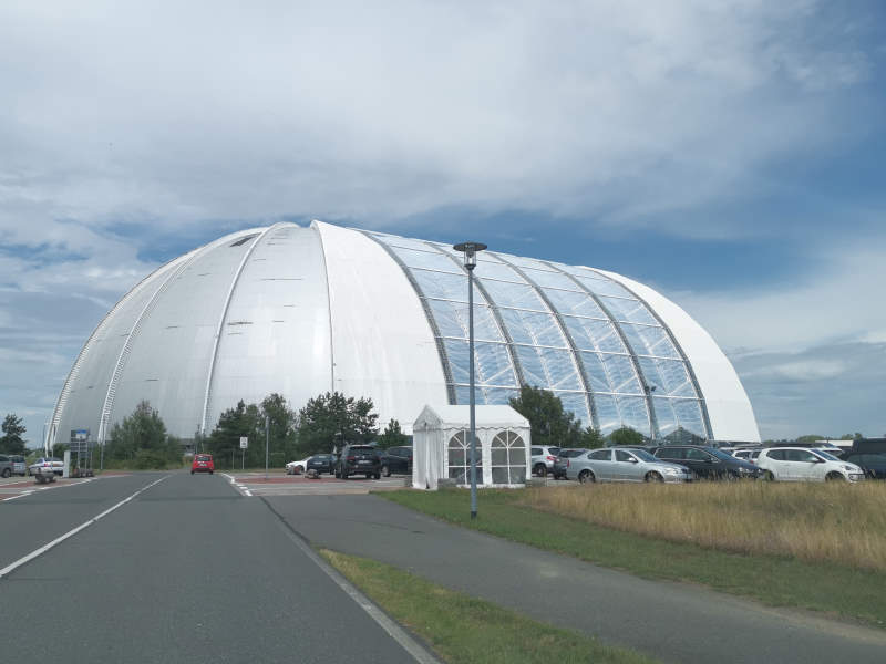 Tropical Island Resort, o maior parque aquático do mundo na Alemanha - Antigo hangar de zeppelin