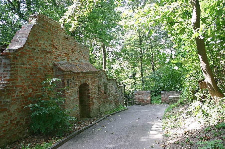 Stadtmauer (Historic city wall)
