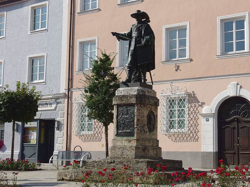 Monumento comemorativo ao Conde von Tilly pela Batalha de Rain am Lech, durante a Guerra dos Trinta Anos