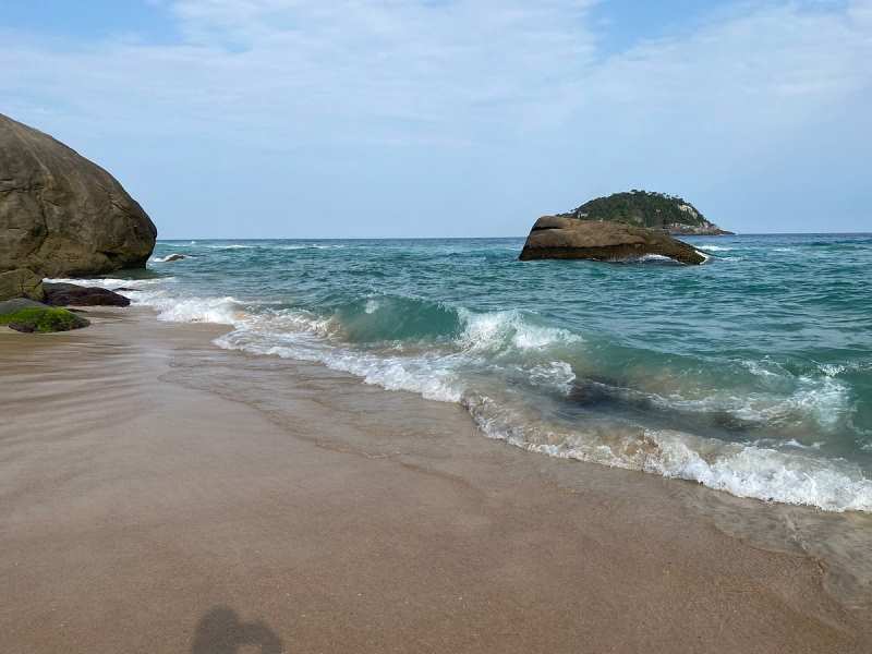 Como é a praia naturista de Abricó