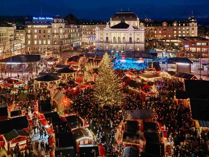 Vila de Natal ("Wienachtsdorf") de Zurique na Sechseläutenplatz