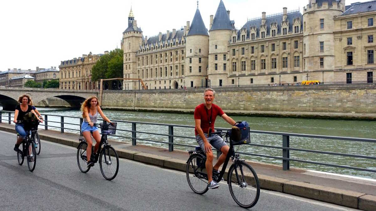 Descubra os encantos de Paris em um passeio guiado de bicicleta de 3 horas